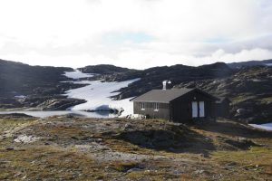 простой туристический домик в Норвегии на маршруте к Языку Тролля