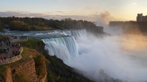 Ниагарский водопад -то, из-за чего люди хотят поехать в Канаду