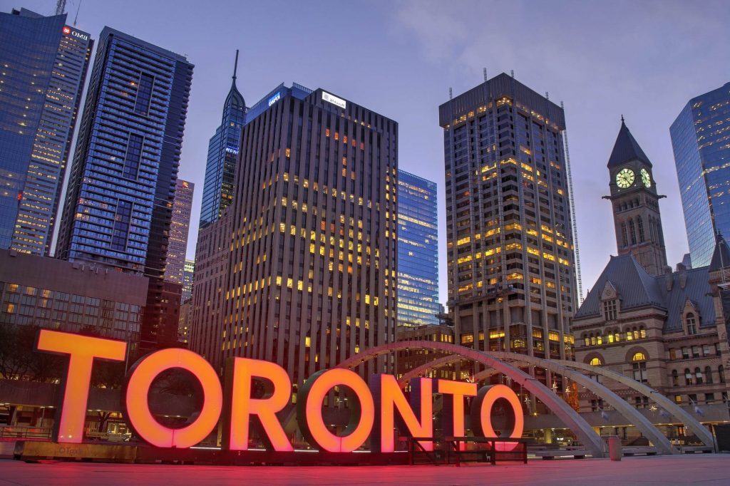 Достопримечательности Торонто – увлекательная прогулка по центру Канады