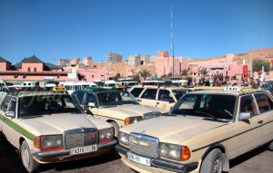 Такси - лучший способ передвижения во время путешествия в Марокко