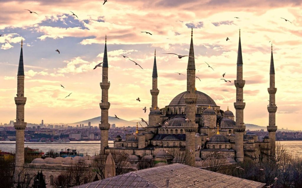 Когда лучше не ездить в Турцию?